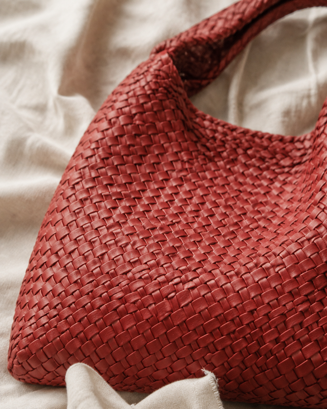 Sac en cuir tressé femme : style et entretien
