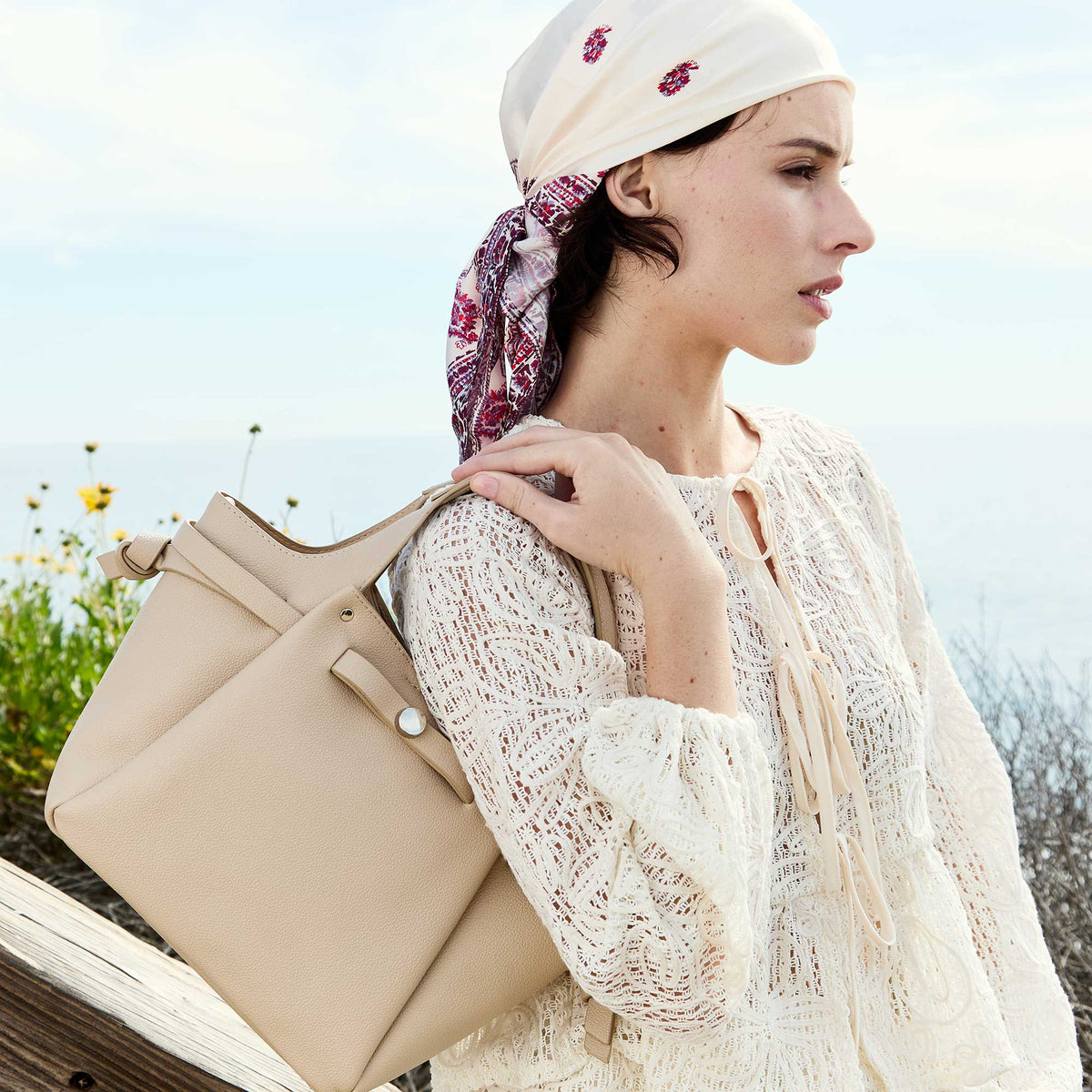 Sac Porté Main Boucle et Bouton Noir Julienne vue du produit 8