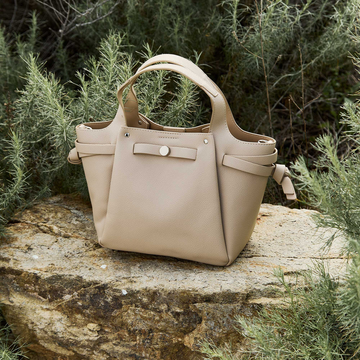Sac Porté Main Boucle et Bouton Noir Julienne vue du produit 9