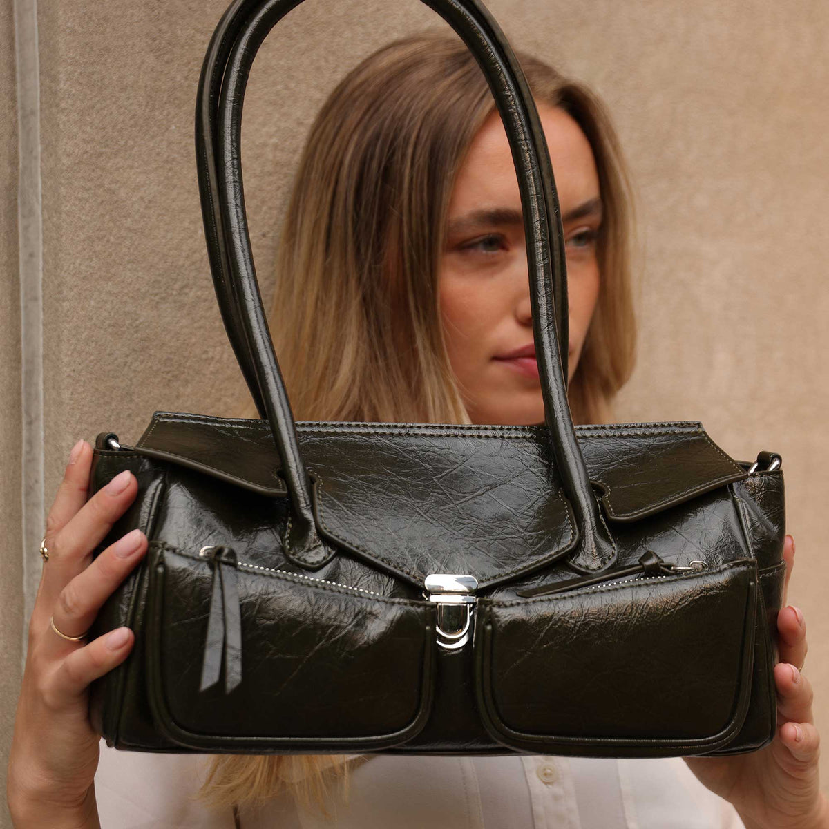 Grand Sac Épaule Froissé Fermoir Poussoir Noir Solange vue du produit 8